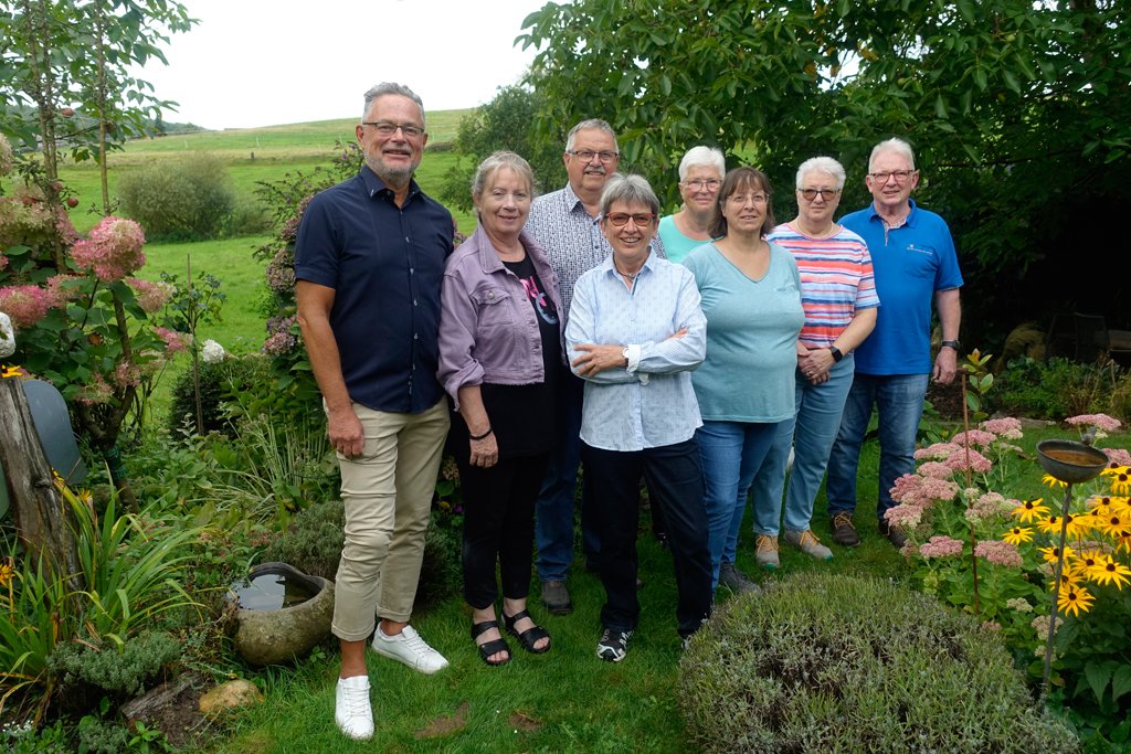 v. l.n.r: Stefan Kube (stellv. Vorsitzender), Monika Hochkeppel (stellv. Kassiererin),  Franz Josef Klein (Beisitzer), Brigitte Müller (Vorsitzende), Johanna Korte (Schriftführerin), Claudia Duven (stellv. Schriftführerin), Eva Schmitz (Kassiererin), Wolfgang Müller (Beisitzer) (c) Wir für St. Nikolaus e.V./Kube