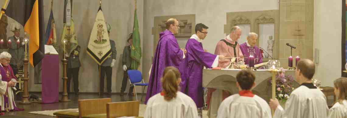 Dankmesse zum 70. Priesterjubiläum von Prälat Erich Läufer